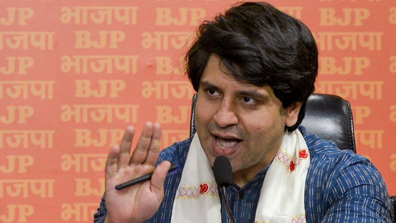 Shehzad Poonawalla sends a second resignation letter to BJP chief Nitin Nabin, seeking relief from his spokesperson role and party membership.