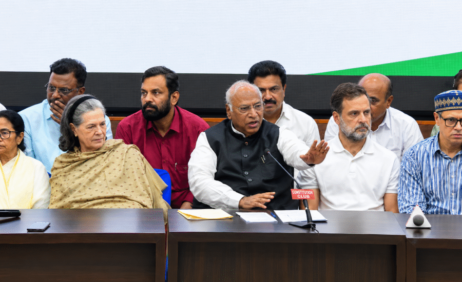 Sonia Gandhi's surprise arrival at the INDIA bloc meet triggered a last-minute seating shuffle before the Delhi press conference.